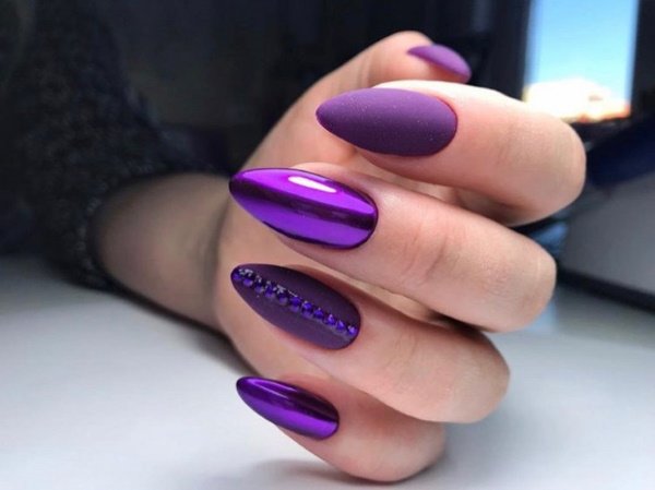 8e2100d458d653ea8c40cb6a2f1c3b01 Фіолетовий манікюр з дизайном на короткі і довгі нігті. Фото