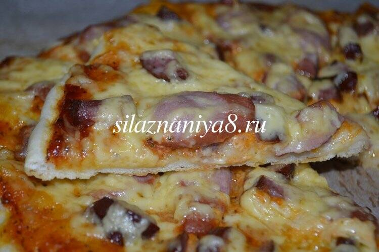 9a5491930a2419c7fdda1fa014d98bc9 Піца з ковбасою і сиром в духовці: 5 простих рецептів приготування в домашніх умовах