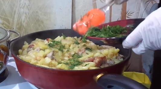 9a9edb85b5083f89fcf3c637fbf93e23 Смажена картопля з мясом на сковороді — смачні та прості рецепти приготування