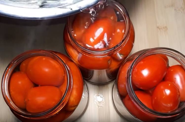 ab1ce47288c9174c3152d861a7fa5207 Солодкі мариновані помідори на зиму в літрових банках — дуже смачні рецепти