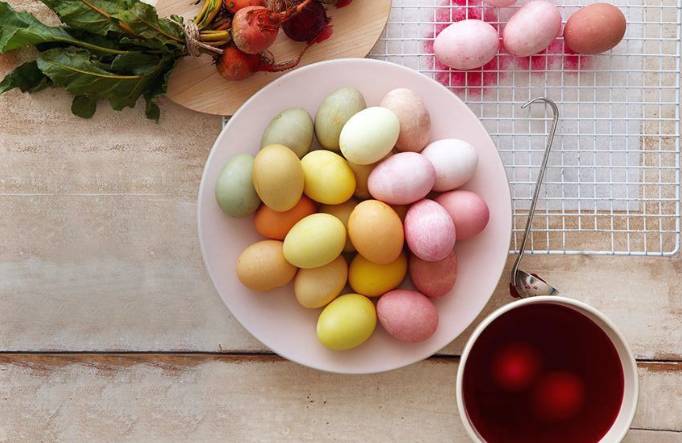 ab322a3a79ce309884ded1893625f06e Чим пофарбувати яйця на Великдень 2021 в домашніх умовах — 50 способів прикраси пасхальних яєць