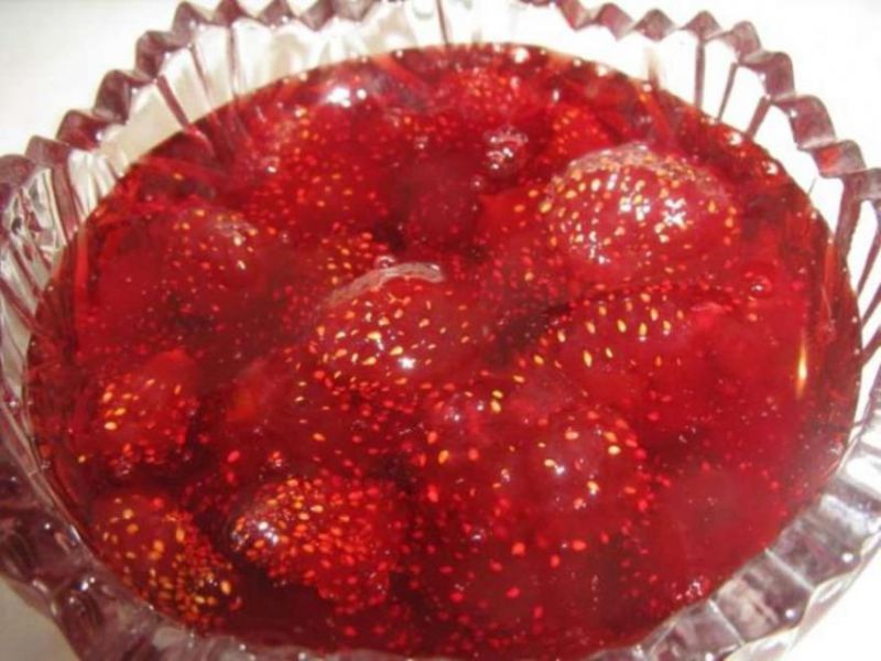 b89deba29cd09ce11ee512321d44e131 Як варити варення з полуниці Вікторія, щоб ягоди були цілими?