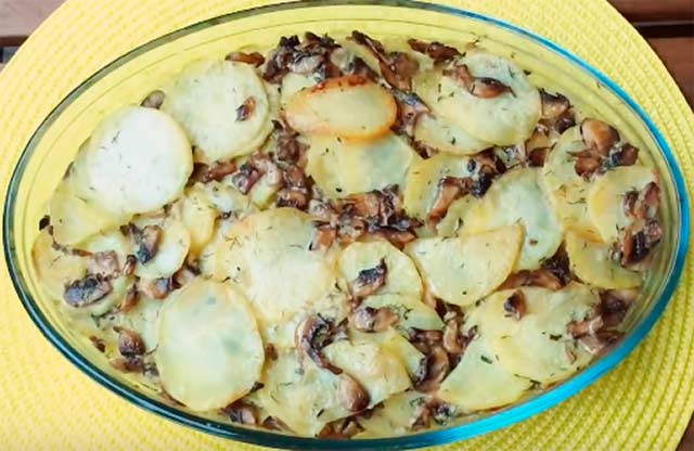 belye griby zharenye s kartoshkojj i smetanojj   3 recepta7 Білі гриби смажені з картоплею і сметаною — 3 рецепта