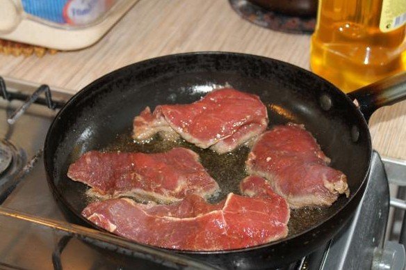c69477ad4e7ee65d6f1d762634ff4e7b Запечена яловичина в духовці – рецепти соковитою і мякою яловичини
