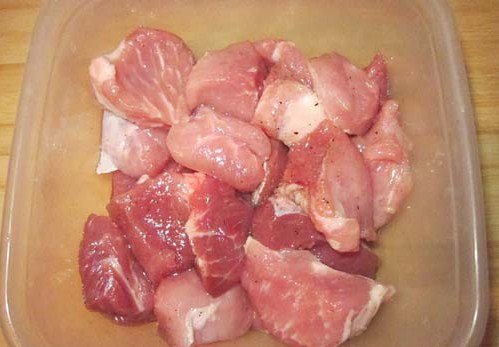 cb4f23a7ed085e5d3b42e65957e87500 Свинина з картоплею в духовці — прості і смачні рецепти