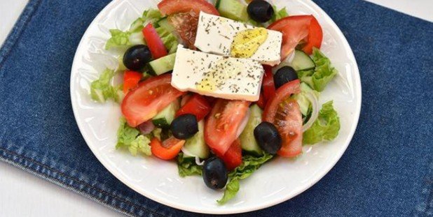 d25edfa54f22aad371a7a7f8c0238db6 Грецький салат з листям салату: 6 простих класичних рецептів