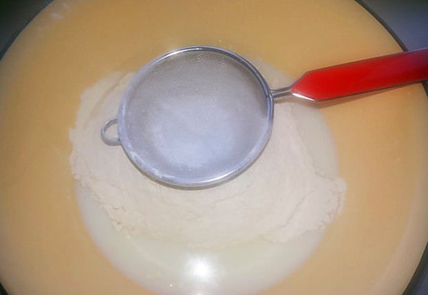 e051b873f340bebfeb379d43b2775eca Тонкі млинці на молоці з дірочками – смачні та прості рецепти