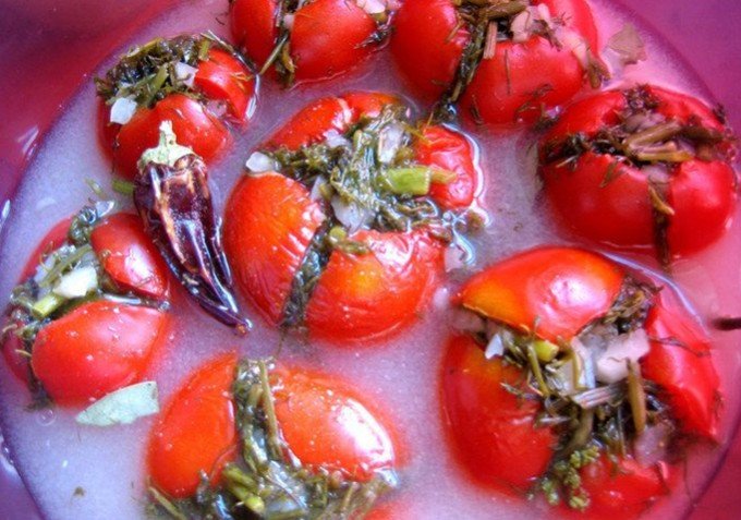 eff40e7d59f50970392a4aa96f7f4503 Солоні помідори в домашніх умовах (рецепти швидкого приготування)