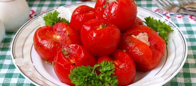 f94c8a3b3912fdb41ce3425bbafe4a00 Солоні помідори в домашніх умовах (рецепти швидкого приготування)