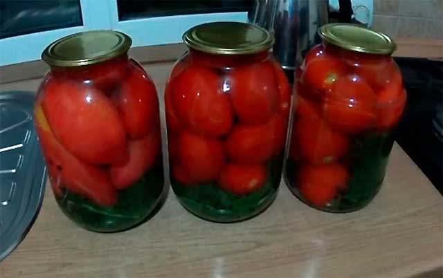 pomidory na zimu s morkovnojj botvojj   poshagovye recepty69 Помідори на зиму з морквяної бадиллям — покрокові рецепти