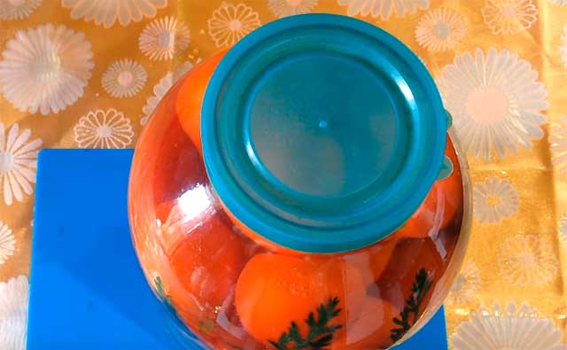 pomidory na zimu s morkovnojj botvojj   poshagovye recepty73 Помідори на зиму з морквяної бадиллям — покрокові рецепти