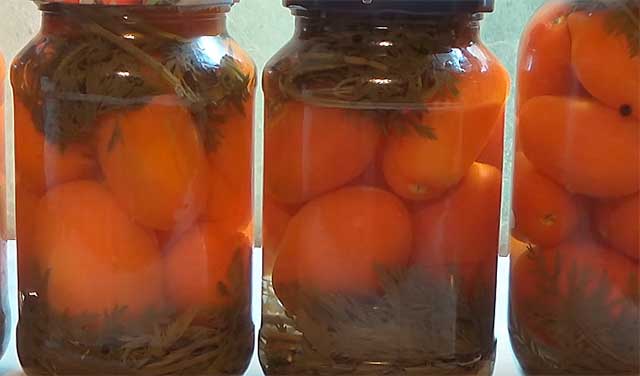 pomidory na zimu s morkovnojj botvojj   poshagovye recepty74 Помідори на зиму з морквяної бадиллям — покрокові рецепти