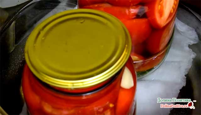 pomidory polovinkami na zimu   7 ochen vkusnykh receptov38 Помідори половинками на зиму — 7 дуже смачних рецептів