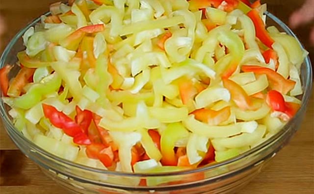 salat iz baklazhanov s pomidorami na zimu   5 prostykh receptov107 Салат з баклажанів з помідорами на зиму — 5 простих рецептів