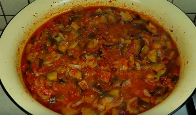 salat iz baklazhanov s pomidorami na zimu   5 prostykh receptov109 Салат з баклажанів з помідорами на зиму — 5 простих рецептів