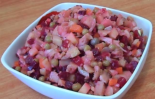 salat s solenymi gruzdyami   8 ochen vkusnykh receptov42 Салат з солоними груздями — 8 дуже смачних рецептів