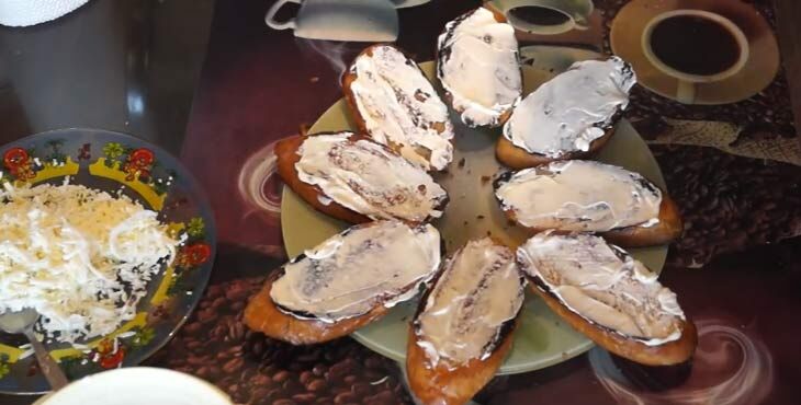 buterbrody so shprotami   recepty na prazdnichnyjj stol20 Бутерброди зі шпротами — рецепти на святковий стіл