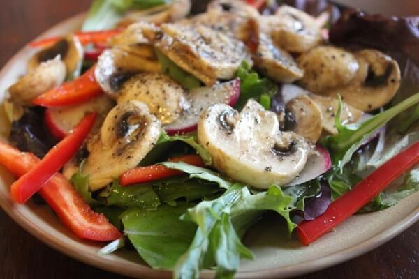 salaty s gribami po ochen vkusnym receptam Салати із грибами дуже смачними рецептами