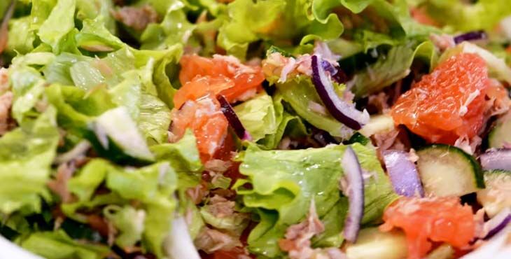 salaty s konservirovannym tuncom po klassicheskim receptam38 Салати з консервованим тунцем за класичними рецептами