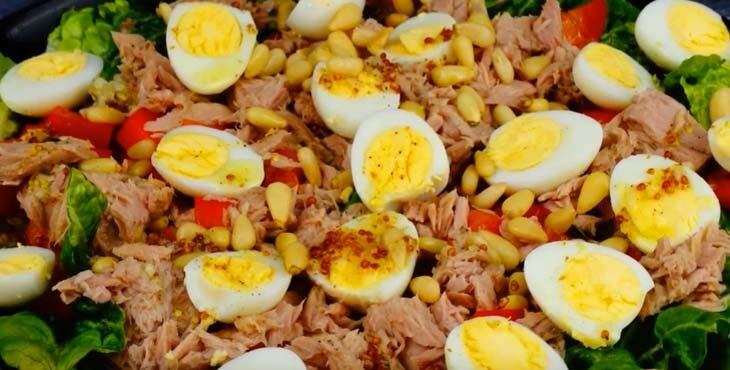 salaty s konservirovannym tuncom po klassicheskim receptam39 Салати з консервованим тунцем за класичними рецептами
