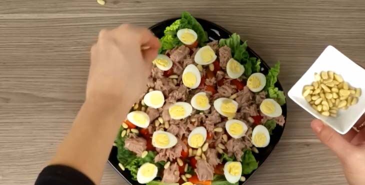 salaty s konservirovannym tuncom po klassicheskim receptam43 Салати з консервованим тунцем за класичними рецептами
