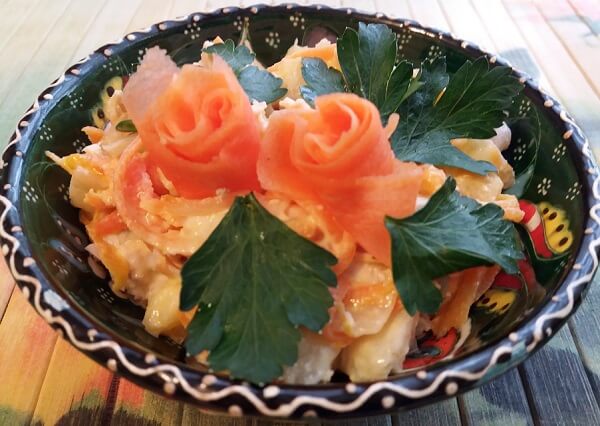 salaty s kuricejj i ananasami – prostye i ochen vkusnye recepty10 Салати з куркою і ананасами – прості та смачні рецепти