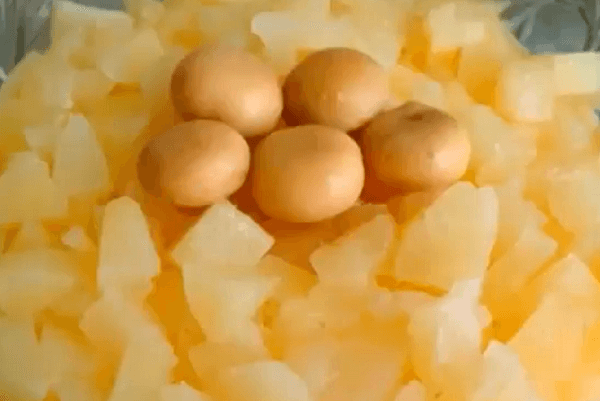 salaty s kuricejj i ananasami – prostye i ochen vkusnye recepty19 Салати з куркою і ананасами – прості та смачні рецепти