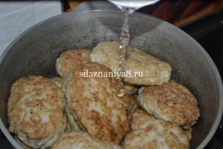 173803e405a6f9ecfeea6385daaf2ccc Соковиті котлети з курячого фаршу на сковороді: смачний рецепт