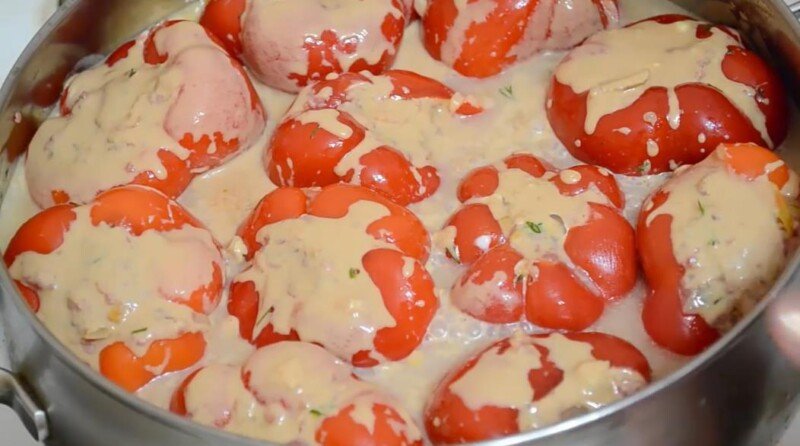 53eeed79fbaf5162b991cf0399bfb119 Перці, фаршировані мясом і рисом в томатно сметанному соусі. Найсмачніші фото рецепти в каструлі і духовці