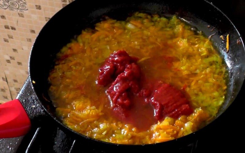 b1ac288dbe4c542a5559dfa6805d7942 Перці, фаршировані мясом і рисом в томатно сметанному соусі. Найсмачніші фото рецепти в каструлі і духовці