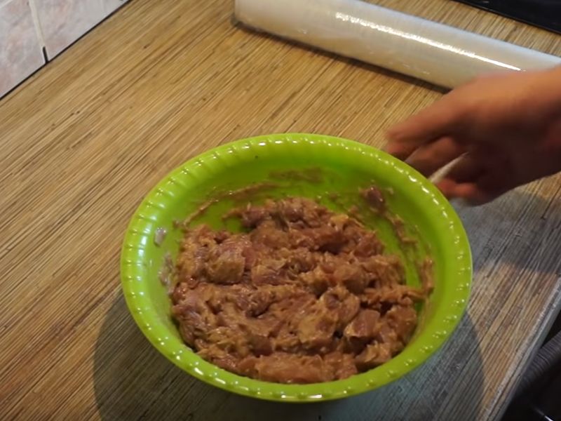 ef1137bba742df472147817ef3f041ac Ковбаса з курки — найсмачніші рецепти курячої ковбаси в домашніх умовах
