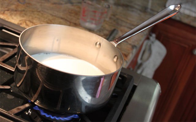 ef27aaa5fec78dfd5bd7bf08525f432f Як приготувати млинці — рецепти млинців на молоці приготованих з різними добавками