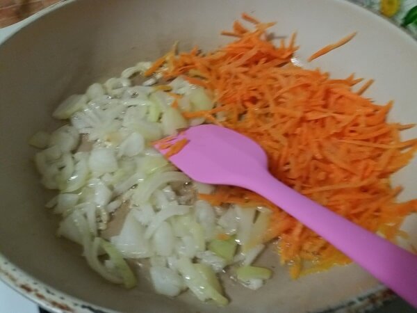 ryba pod marinadom iz morkovi i luka – klassicheskijj recept na skovorode14 Риба під маринадом з моркви і цибулі – класичний рецепт на сковороді