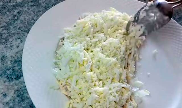 salat arbuznaya dolka s kuricejj i gribami8 Салат «Кавунова часточка» з куркою і грибами