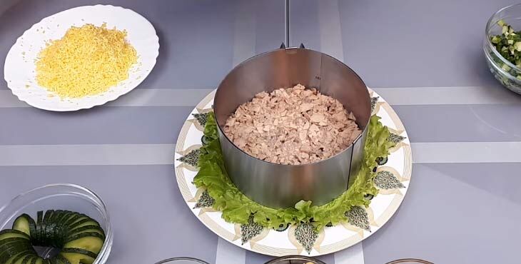 salat iz pecheni treski   8 naivkusnejjshikh receptov180 Салат з печінки тріски — 8 найсмачніше рецептів