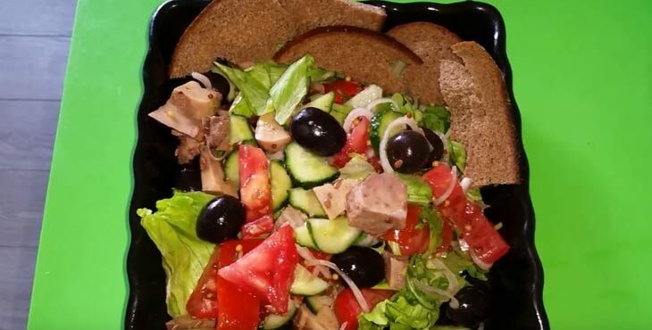 salat iz pecheni treski   8 naivkusnejjshikh receptov191 Салат з печінки тріски — 8 найсмачніше рецептів