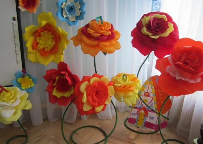165cd6177e0d5407f94b9ff214d9816d Квіти з паперу — схеми і шаблони для створення паперових квітів