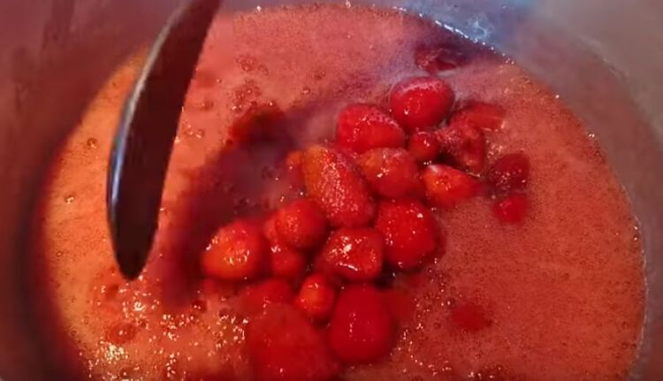 1d14f1e0b66c43bb251afc365385b06c Варення з полуниці з цілими ягодами: класичні прості рецепти на зиму