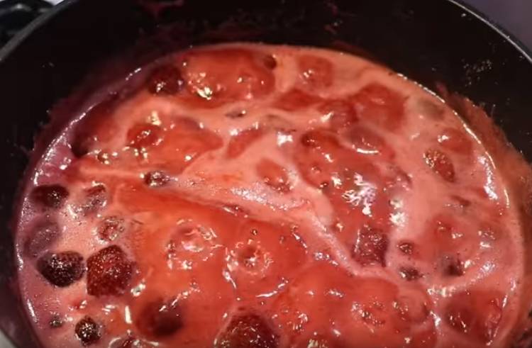 2a3d41379bdcc6d36667553189449593 Варення з полуниці з цілими ягодами: класичні прості рецепти на зиму