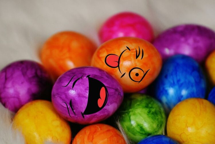 323ebab762f677c964c84793a8a304a5 Мармурові яйця на Великдень: 5 способів фарбування своїми руками
