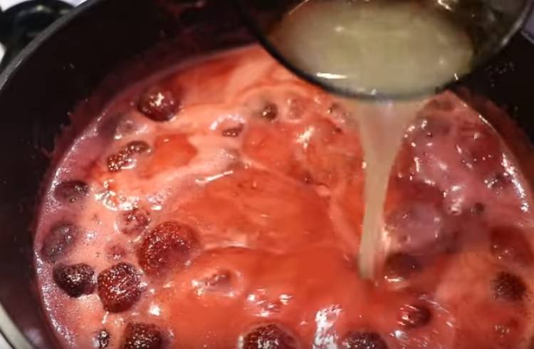 5cd6ff3d43db0071827e118a778e7d36 Варення з полуниці з цілими ягодами: класичні прості рецепти на зиму