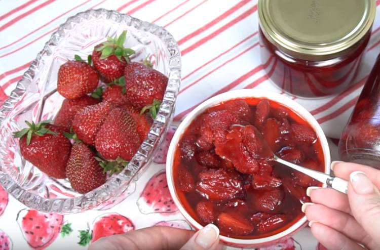 6fdca98119552e17acafa08ec6a34c4d Варення з полуниці з цілими ягодами: класичні прості рецепти на зиму