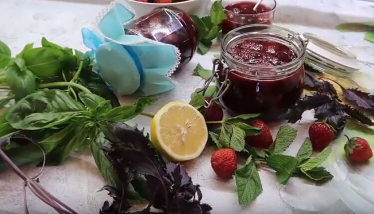 ab3da0fc109eb8929ee6bf10a85b5f25 Варення з полуниці з цілими ягодами: класичні прості рецепти на зиму
