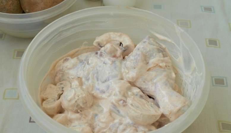 d06edaca7f7b1c9c849be92197224a11 Курячі гомілки з картоплею в духовці — прості і смачні рецепти