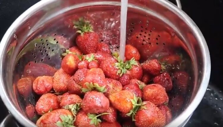 d7f0fef0fd84d283182ef77822a80dbe Варення з полуниці з цілими ягодами: класичні прості рецепти на зиму