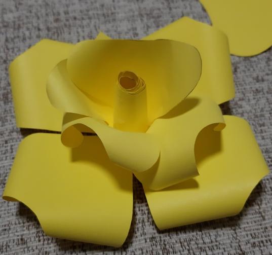 e02fece676e8cce4d27d1232c2614663 Квіти з паперу — схеми і шаблони для створення паперових квітів