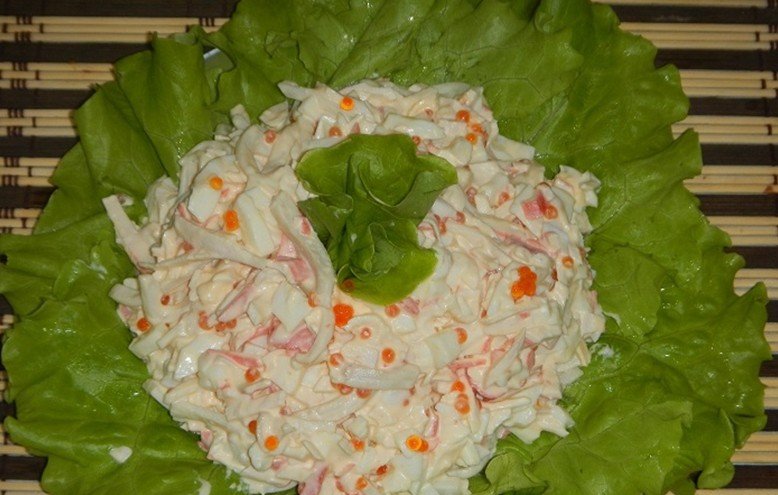 e13acad990e8d362c7681cf5938b2ee8 Як приготувати салат з крабовими паличками і кальмарами