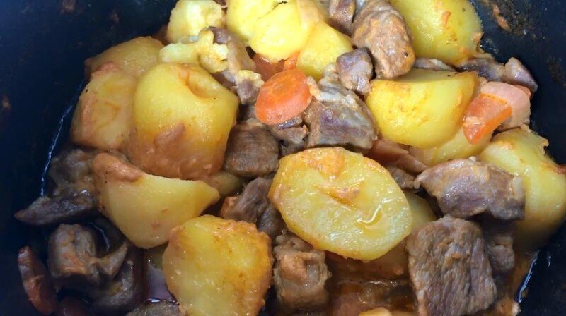 e89c0403a2689474e8a99a6f13a17c39 Свинина з картоплею в духовці – прості і смачні рецепти картоплі зі свининою