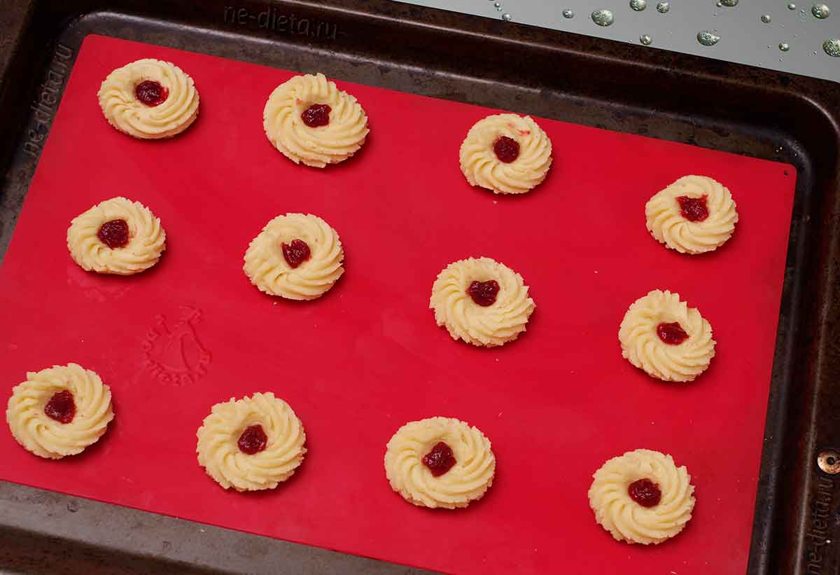 f16135adfcbe15ec2199bd0b59d65395 Як приготувати пісочне печиво «Кураб’є» — рецепт по ГОСТу в домашніх умовах покроково з фото