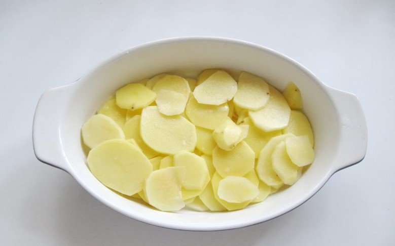 f72287ae46ad2e054d8aa62ffdfaa713 Курячі гомілки з картоплею в духовці — прості і смачні рецепти